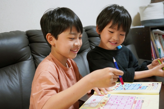 【池田市・小児矯正】兄弟で矯正のタイミングが違うのはなぜ？よくある質問と判断ポイントを解説｜桑田歯科